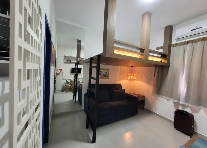 Apartamento Moderno A 70 M Da Praia Do Embare ! Vista Lateral ,Ar Condicionado ,Wi-Fi ,Pet Friendly!
