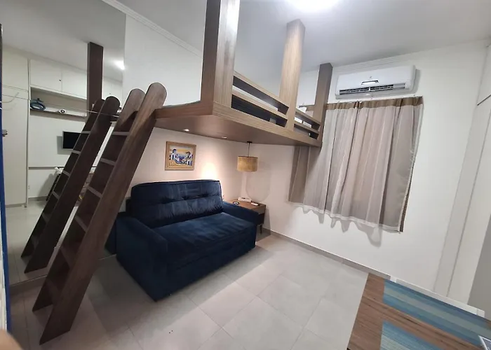 Apartamento Moderno A 70 M Da Praia Do Embare ! Vista Lateral ,Ar Condicionado ,Wi-Fi ,Pet Friendly!