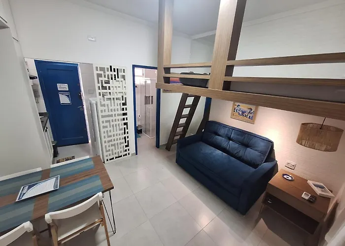 Apartamento Moderno A 70 M Da Praia Do Embare ! Vista Lateral ,Ar Condicionado ,Wi-Fi ,Pet Friendly!